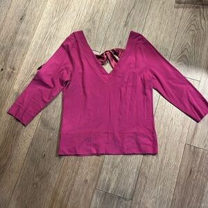 SOFT SURROUNDINGS | front & back vneck with bow detail shirt, size medium